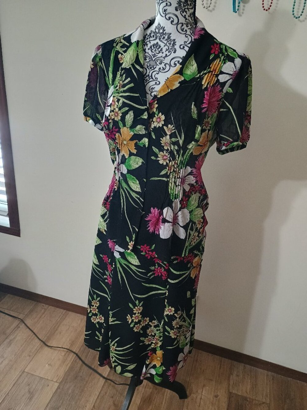 Michele Michelle Black Floral Midi Skirt Set Size Med/Lg - Picture 2 of 16